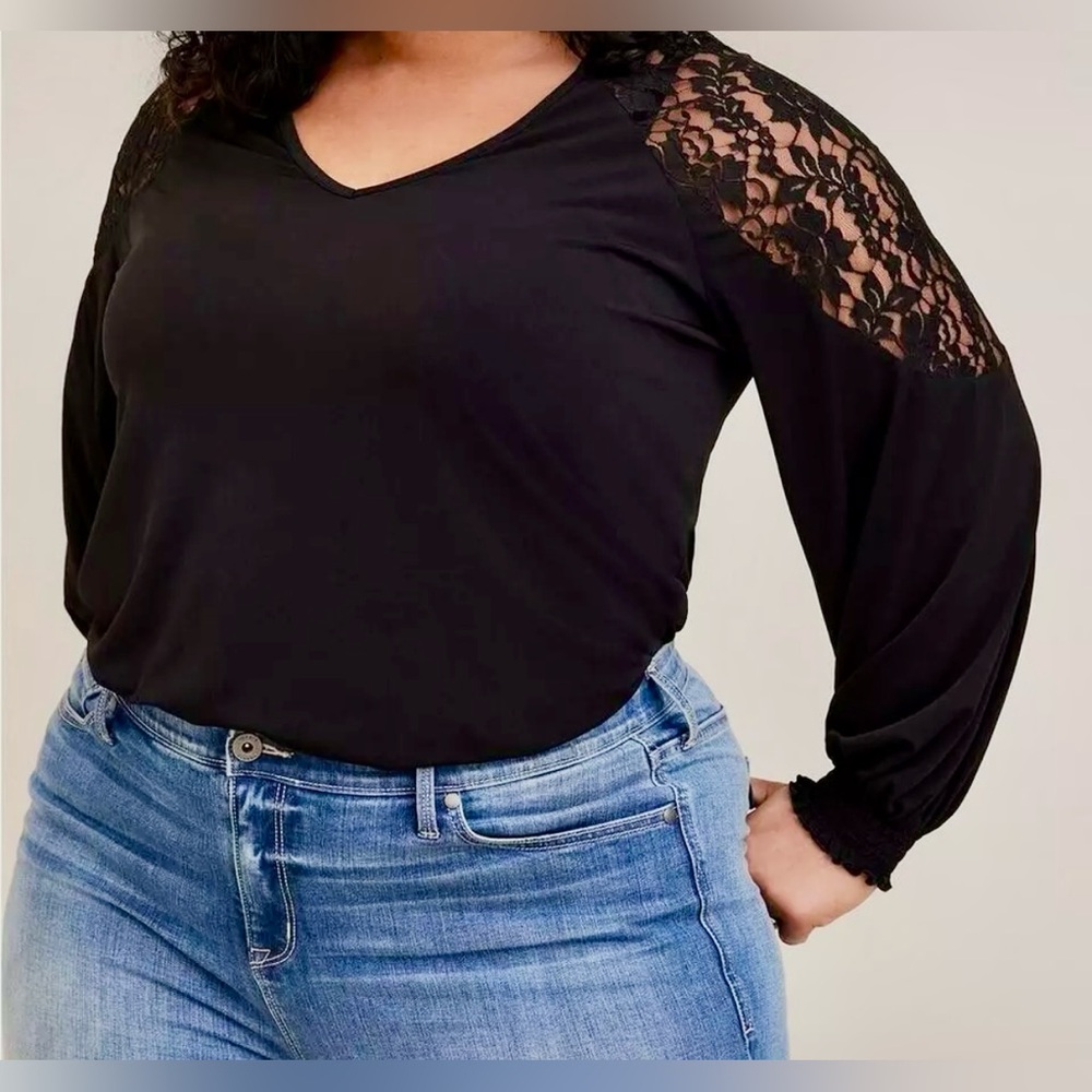 Torrid, BRAND NEW, size 3, black, long sleeve top